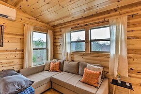 Cozy Mtn Cabin: Spacious Deck & Forest Views!