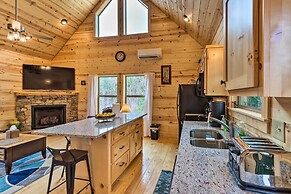 Cozy Mtn Cabin: Spacious Deck & Forest Views!