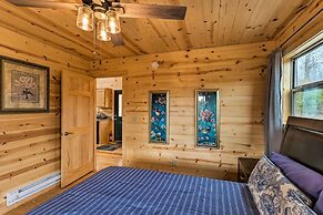 Cozy Mtn Cabin: Spacious Deck & Forest Views!