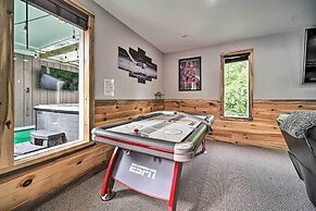 Kodak Family Cabin: Game Room, Hot Tub & Mini Golf