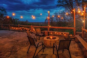 Hot Tub & Mini Golf: Mtn-view Haven in Kodak!