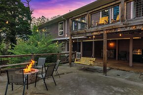 Hot Tub & Mini Golf: Mtn-view Haven in Kodak!