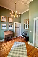 'the Ruebling House' Historic Defiance Apartment!