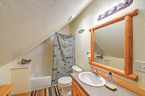 Bright Klamath Falls Cabin w/ Deck & Mtn Views!