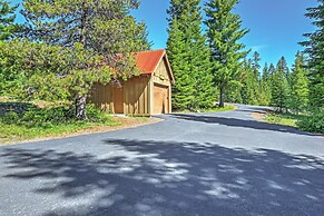 Bright Klamath Falls Cabin w/ Deck & Mtn Views!