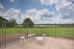Pet-friendly Efficiency Cottage w/ Pool!