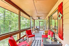 Quaint Murphy Cabin in Serene Wooded Setting!