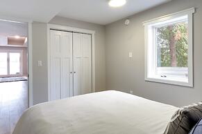 Modern Traverse City Lake House w/ Hot Tub!