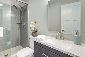 Modern Traverse City Lake House w/ Hot Tub!