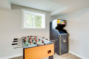 Modern Traverse City Lake House w/ Hot Tub!