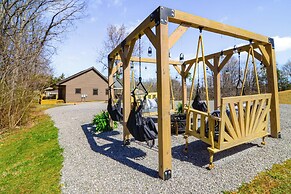 Modern Cabin w/ Grill Near Golf & Bass Fishing!