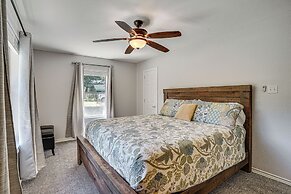 Granbury Cottage, Steps to Lake & Dock!