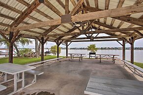 Granbury Cottage, Steps to Lake & Dock!