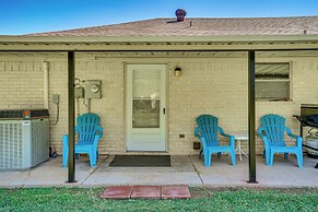 Granbury Cottage, Steps to Lake & Dock!