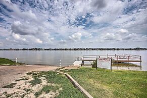Granbury Cottage, Steps to Lake & Dock!