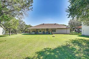 Granbury Cottage, Steps to Lake & Dock!