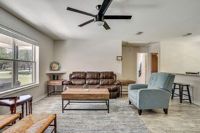 Granbury Cottage, Steps to Lake & Dock!