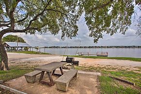 Granbury Cottage, Steps to Lake & Dock!