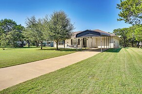 Granbury Cottage, Steps to Lake & Dock!
