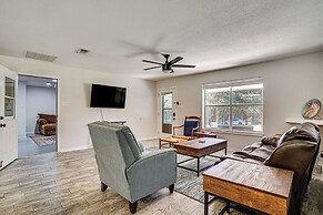 Granbury Cottage, Steps to Lake & Dock!