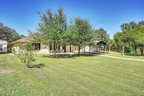 Granbury Cottage, Steps to Lake & Dock!