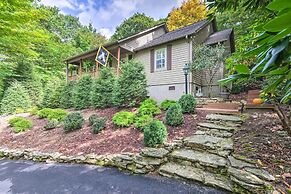Screened Porch + 3 Decks: Beech Mountain Cabin