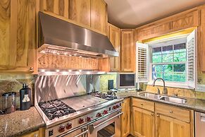 Screened Porch + 3 Decks: Beech Mountain Cabin