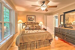 Screened Porch + 3 Decks: Beech Mountain Cabin