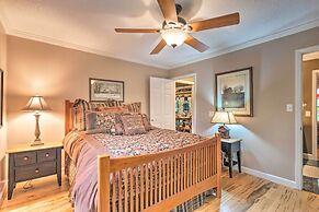 Screened Porch + 3 Decks: Beech Mountain Cabin
