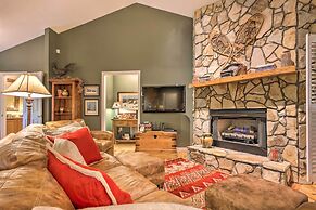 Screened Porch + 3 Decks: Beech Mountain Cabin