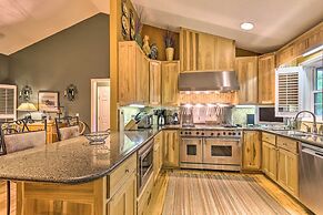 Screened Porch + 3 Decks: Beech Mountain Cabin