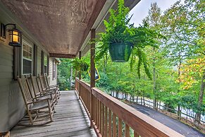 Screened Porch + 3 Decks: Beech Mountain Cabin