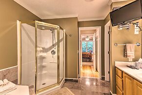 Screened Porch + 3 Decks: Beech Mountain Cabin