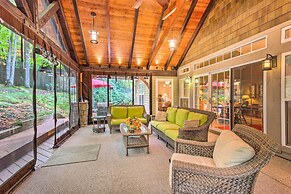 Screened Porch + 3 Decks: Beech Mountain Cabin
