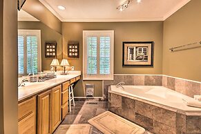 Screened Porch + 3 Decks: Beech Mountain Cabin