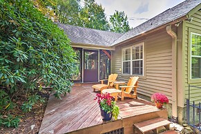 Screened Porch + 3 Decks: Beech Mountain Cabin