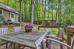 Screened Porch + 3 Decks: Beech Mountain Cabin