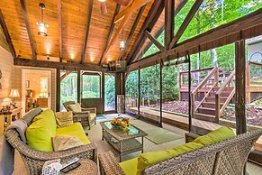 Screened Porch + 3 Decks: Beech Mountain Cabin