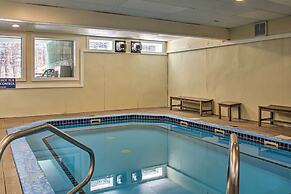 Cozy Bartlett Condo: 1 Mi to Attitash Ski Resort!