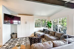 Dreamy Wooded Cabin With Private Beach & Kayaks!