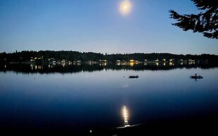 Dreamy Wooded Cabin With Private Beach & Kayaks!