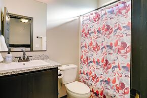 Single-story Apt, 3 Mi to Fort Bliss!