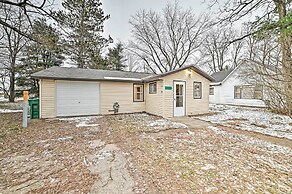 Quaint Frederic Home: Ski, Boat + Hike Nearby