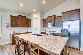 Lake-view Escape w/ Private Beach Resort Access!