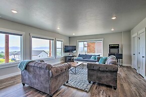 Lake-view Escape w/ Private Beach Resort Access!