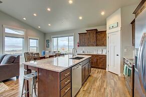 Lake-view Escape w/ Private Beach Resort Access!