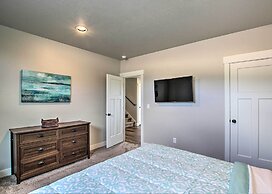 Lake-view Escape w/ Private Beach Resort Access!