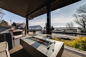 Charming Ohio River Home With Water Views & Porch!