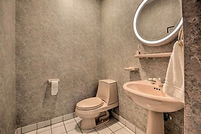 Home With Wraparound Deck + Blue Ridge Mtn Views!