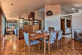 Home With Wraparound Deck + Blue Ridge Mtn Views!